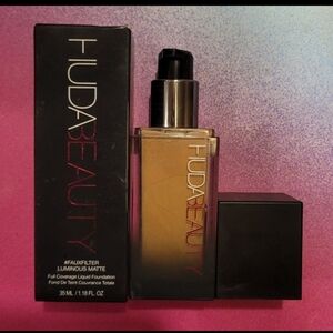 Huda Beauty Faux Filter Luminous Matte Foundation Shortcake